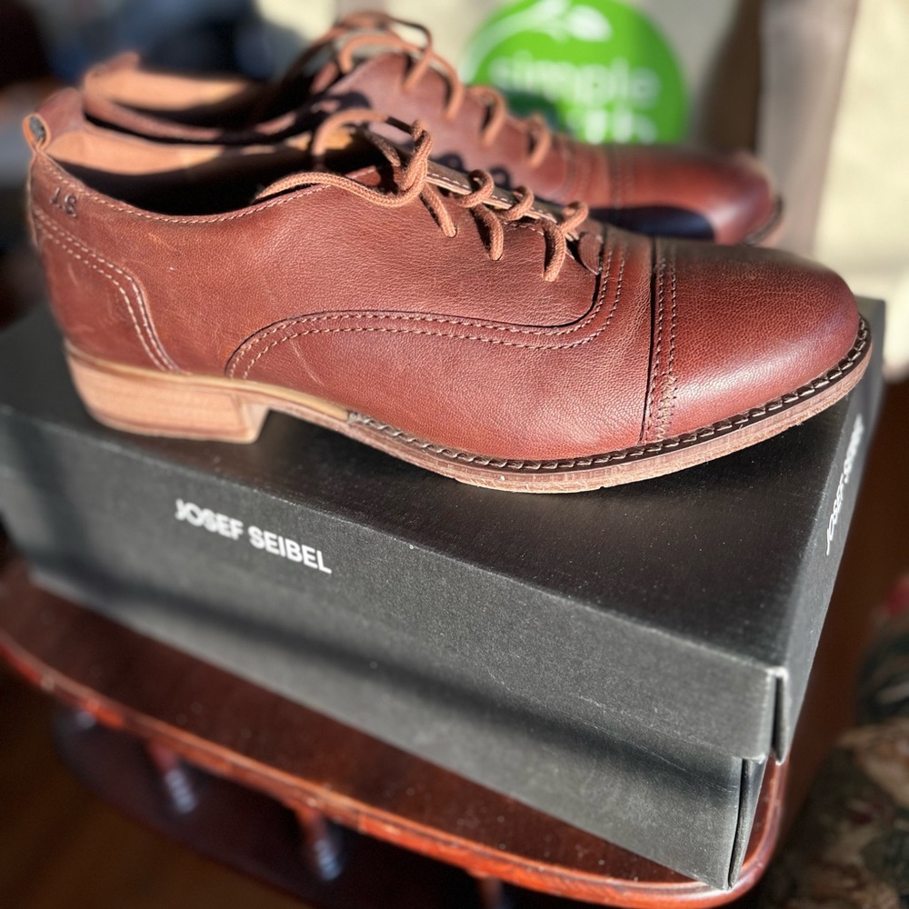 Josef Seibel® Sienna 85 oxford
Size 41 (10-10.5)
Washed Camel